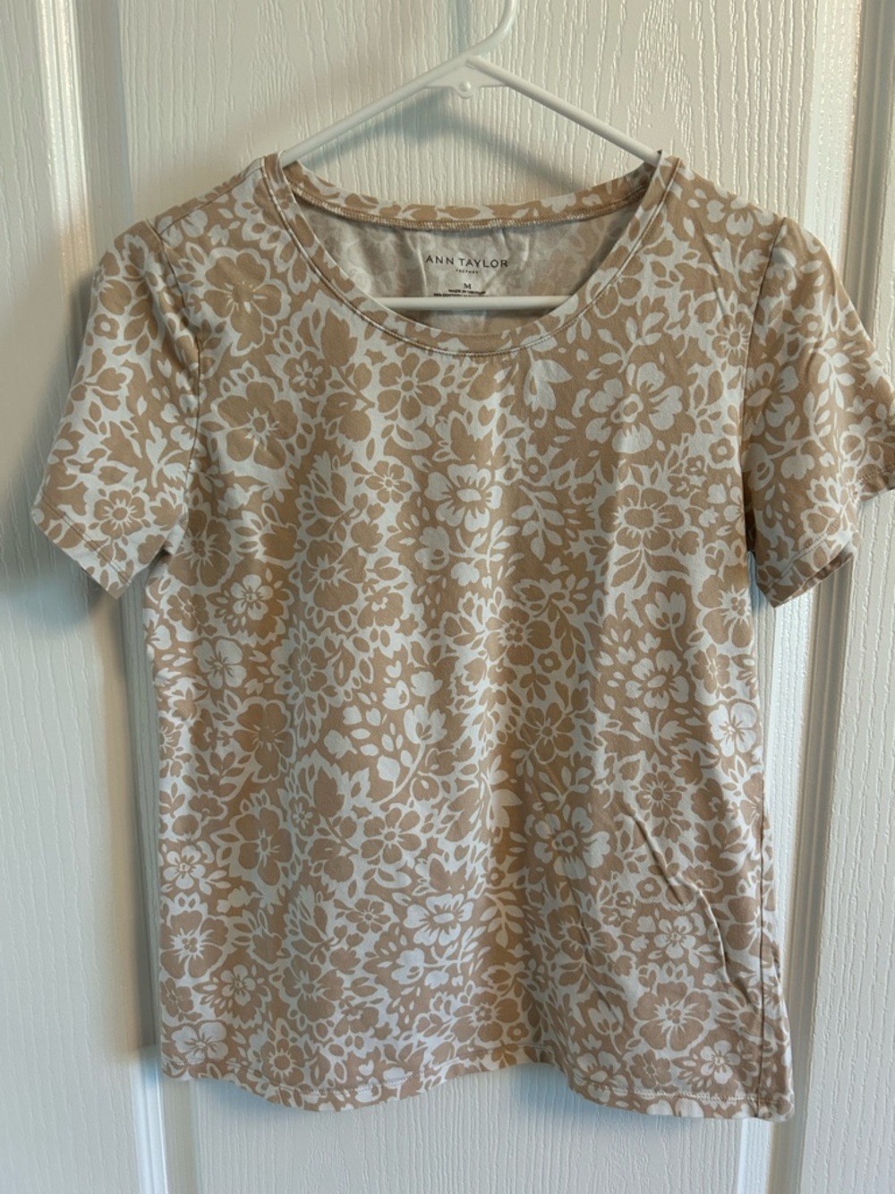 Ann Taylor Beige and White Floral Short Sleeve Tee